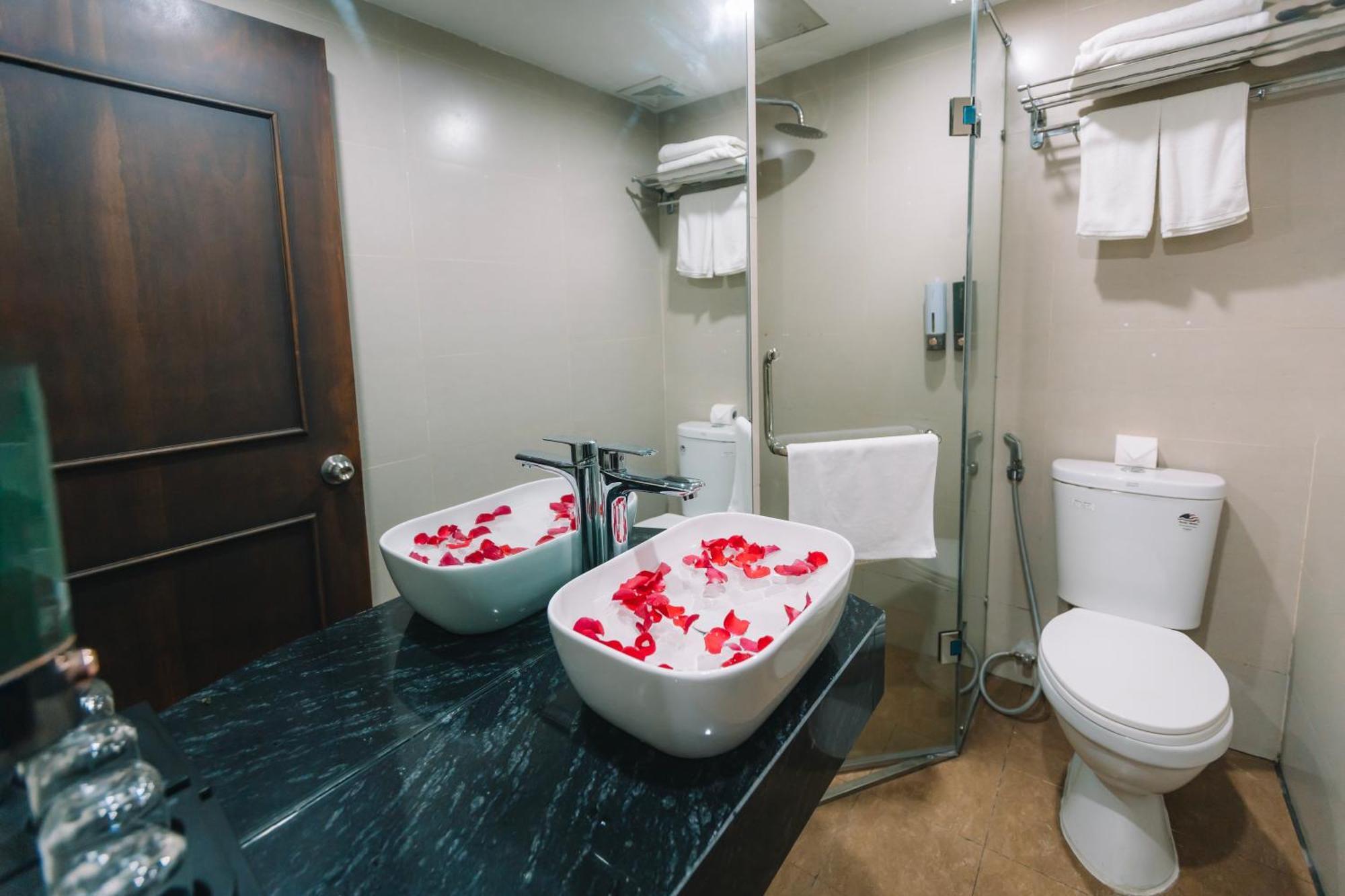 האנוי Ha Noi Lake View Hotel & Travel מראה חיצוני תמונה